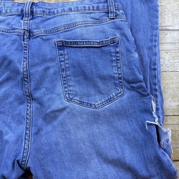 Wild Fable High Rise Mom Jeans Distressed Women's Size 12 Light‎ Wash - Picture 7 of 15